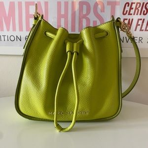 Marc Jacobs pebbled leather bucket bag in color green oasis